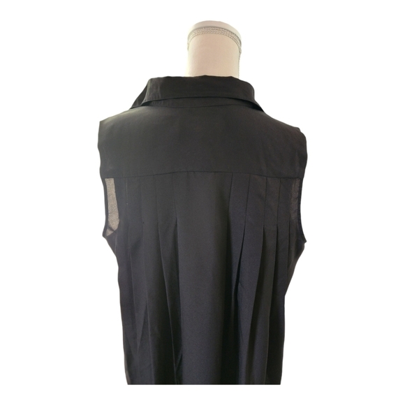 Sleeveless Pleated black blouse - Picture 2 of 7